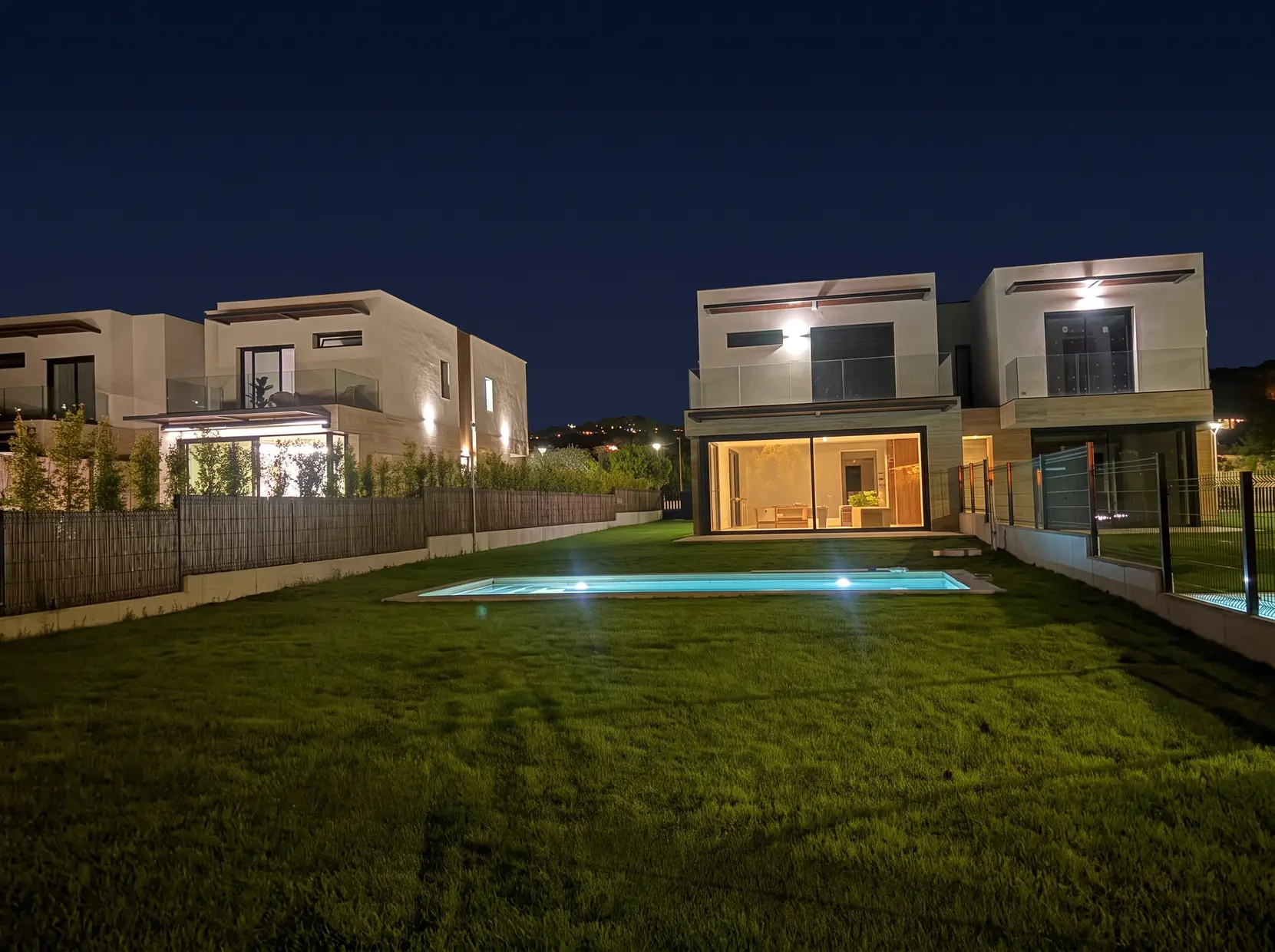 Casa S'Agaró: jardín y piscina