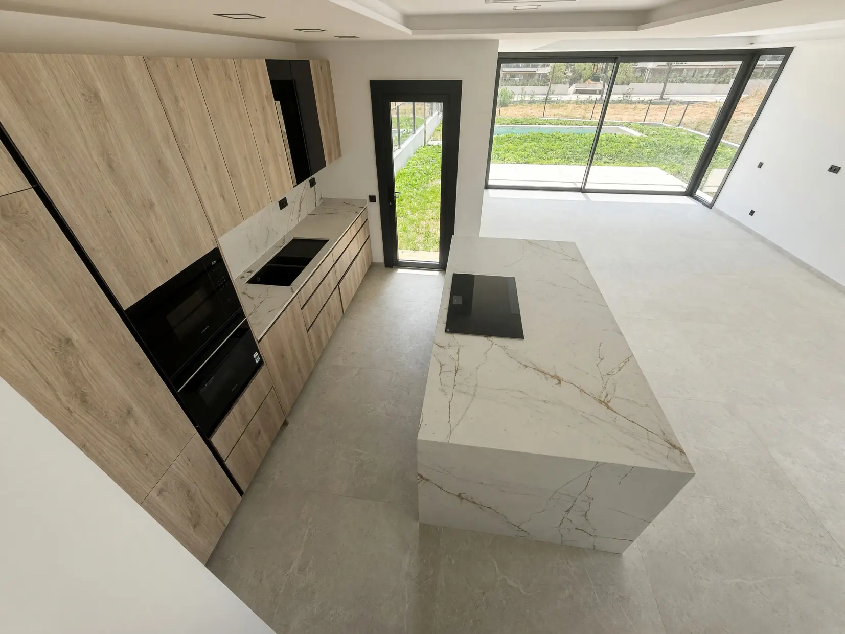 Casa S'Agaró: salón y cocina