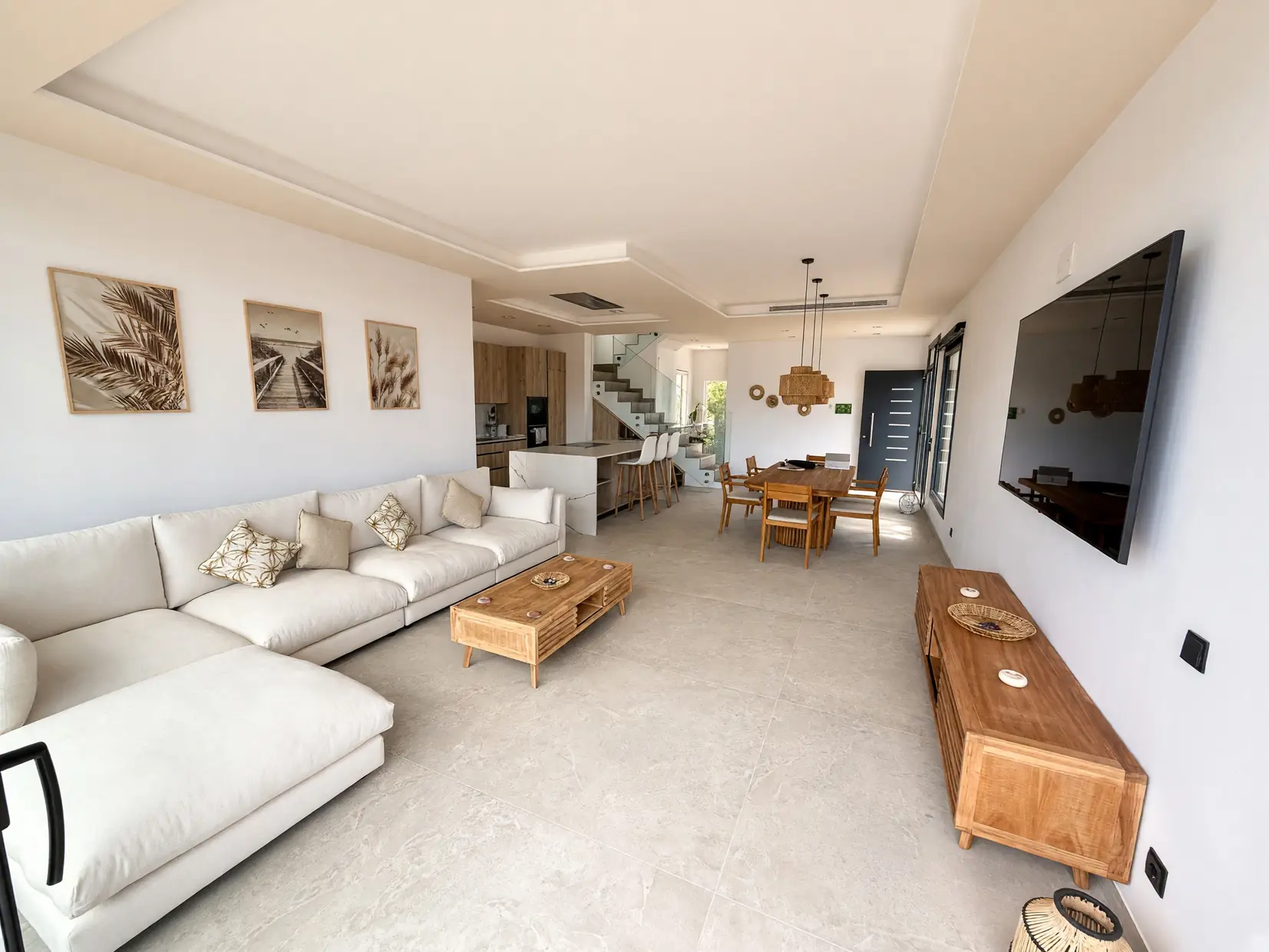 Casa S'Agaró: salón y cocina